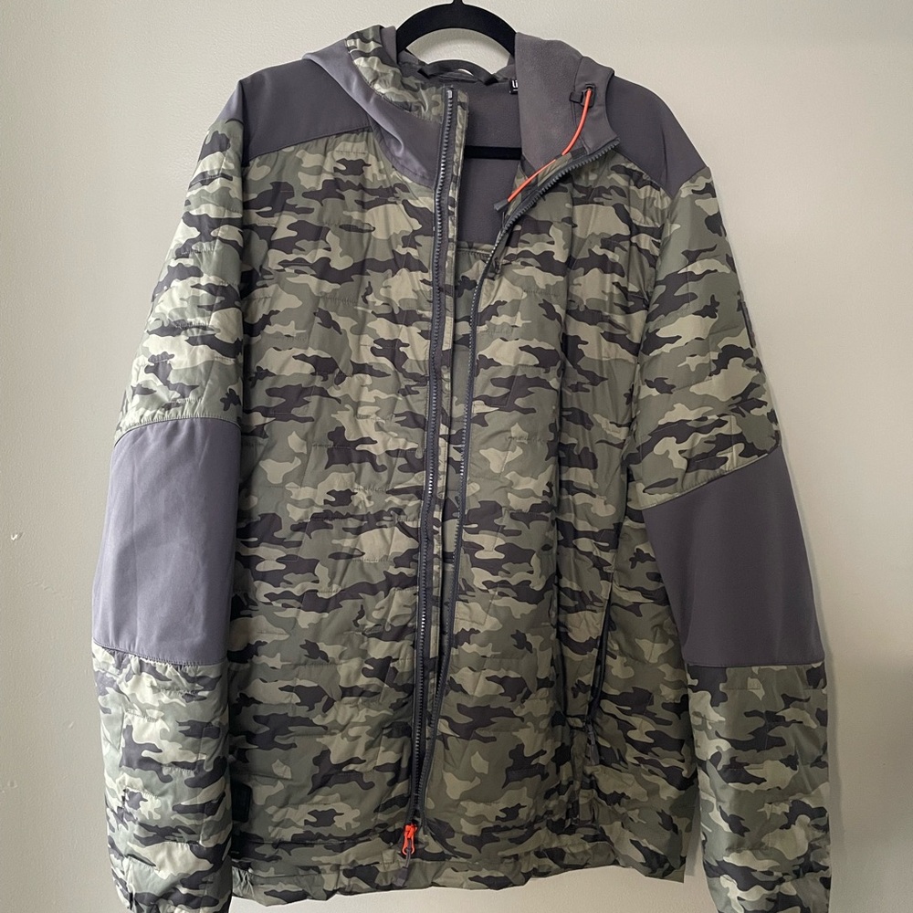 Men’s Helly Hansen Workwear Camouflage Hooded Jacket.